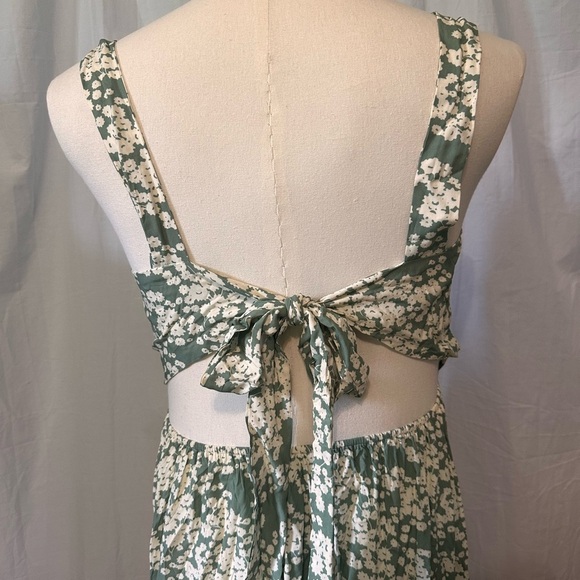 New With Tags Cupshe Maxi Dress Green Floral. Slit Up Side. Cutout Accent. Med - Picture 6 of 8